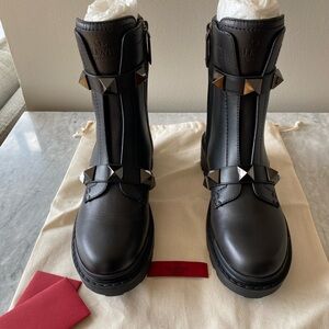 NIB Valentino Black Leather Roman Stud Combat Boots
